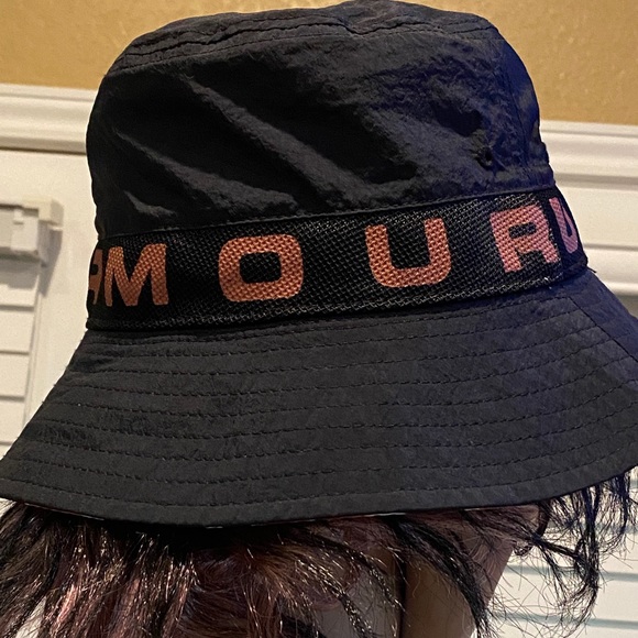 Boys' Youth Under Armour Reversible Camo Print to Plain Black Bucket Hat OS VGC - Picture 3 of 4